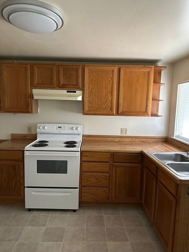 Photo - 2 bedroom 1 bath Roseburg duplex off Harvard