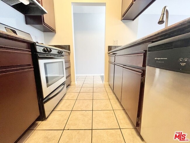 Building Photo - 100 Clark Dr Unit 108 Rental