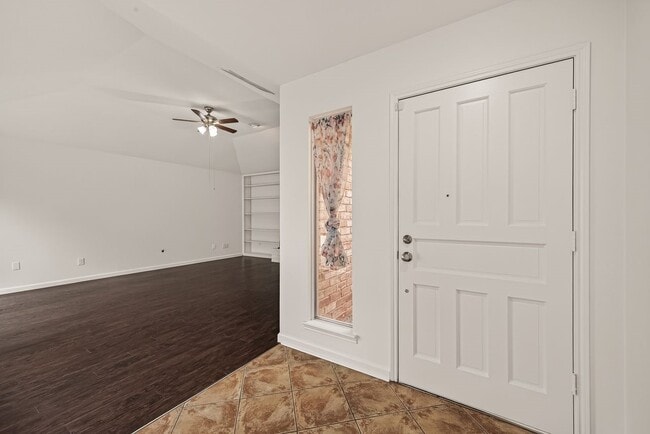 Photo - 1007 Apache Falls Dr