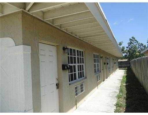 Building Photo - 724 Truman St Rental