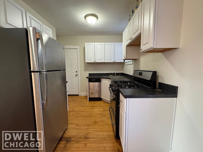 Photo - 3843 N Greenview Ave Apartment Unit 3E