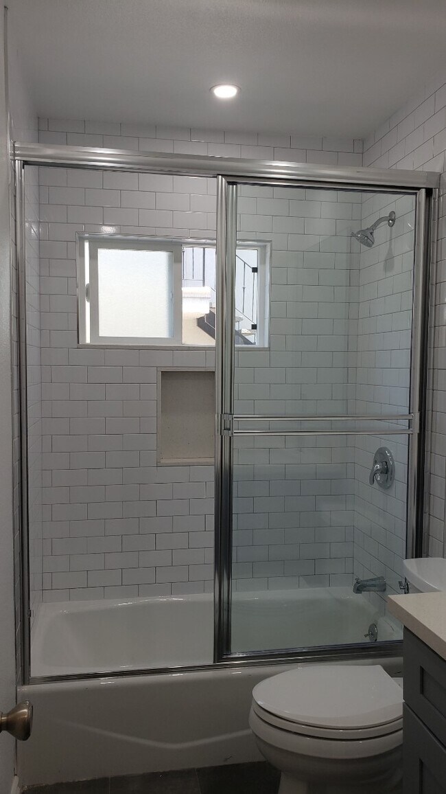 Photo - 5137 Denny Ave Unidad 5