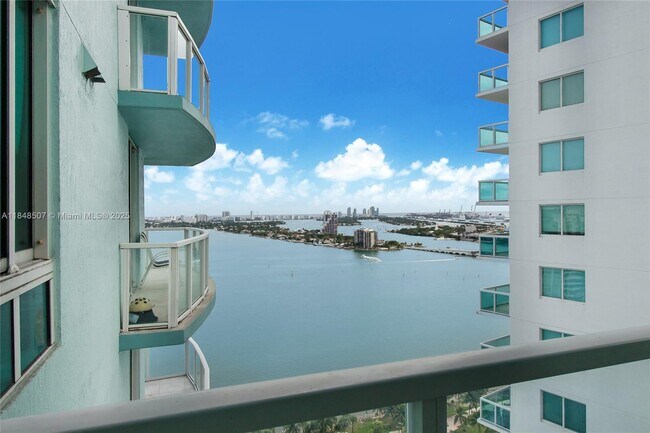 Building Photo - 1900 N Bayshore Dr Unit 2503 Rental