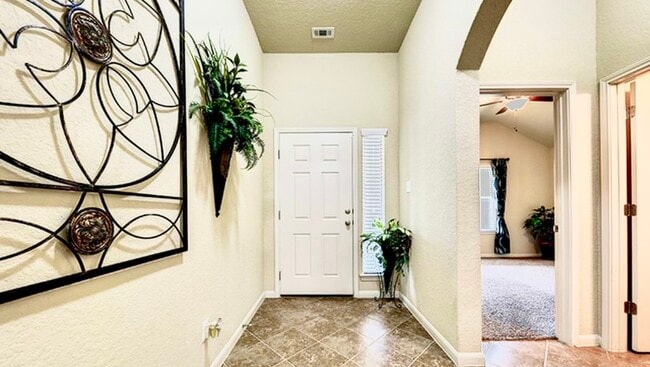 Entrance with high ceilings - 838 Madison Ave