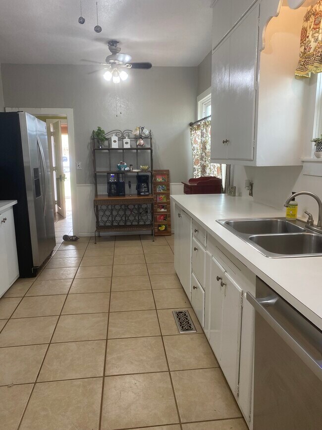Spacious kitchen with lots of cabinets. - 710 N Main St