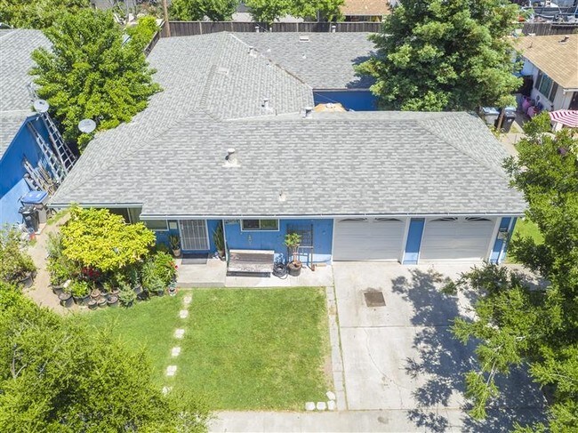 Photo - 171-173 Roundtable Dr