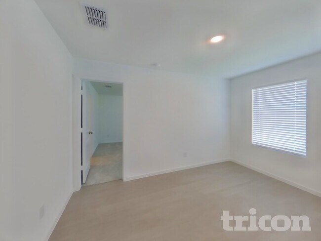 Photo - 806 Ginkgo Wy