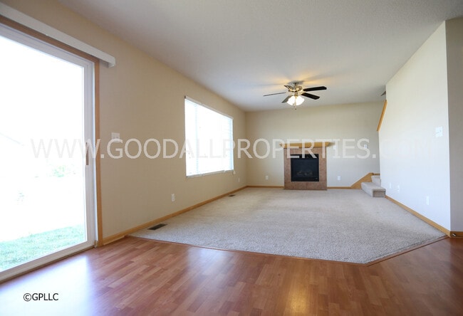 Photo - 3-Bedroom, 2.5-Bath Home in Urbandale with Attached 2-Car Garage