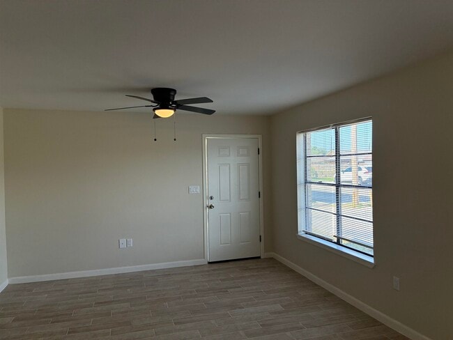 Photo - 705 Bustamante St Unit 4