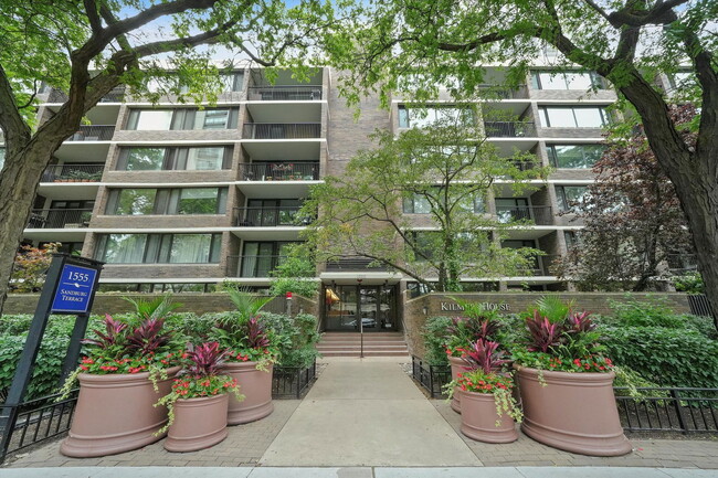 Photo - 1555 N Sandburg Terrace Condo Unit 401K