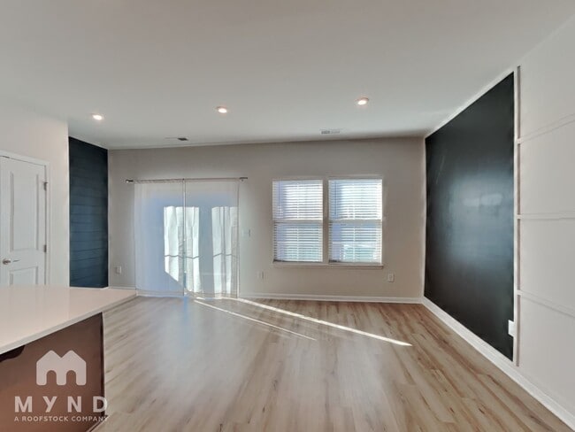 Photo - 308 Poplar Leaf Way