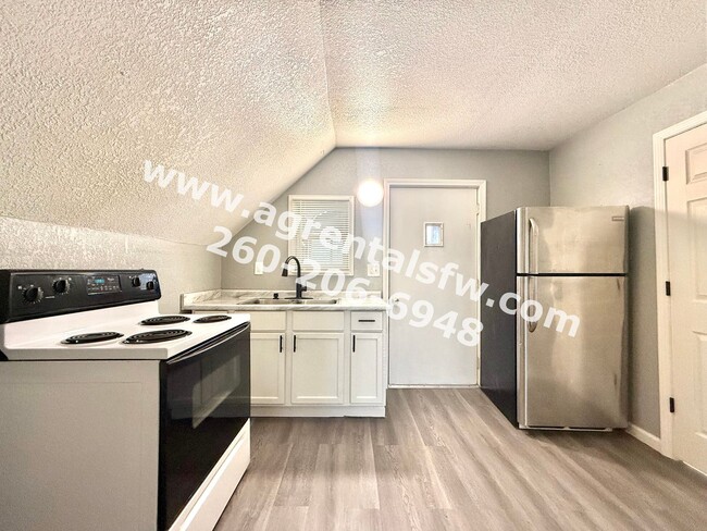 Photo - 320 W 15th St Unidad 320 1/2 W 15th St