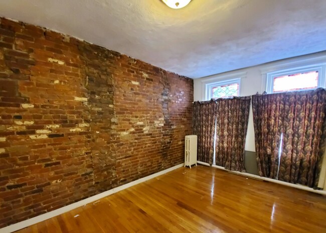 Photo - 23 Temple St Unit 1