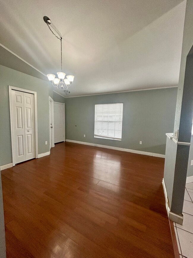622 Crystals Blvd