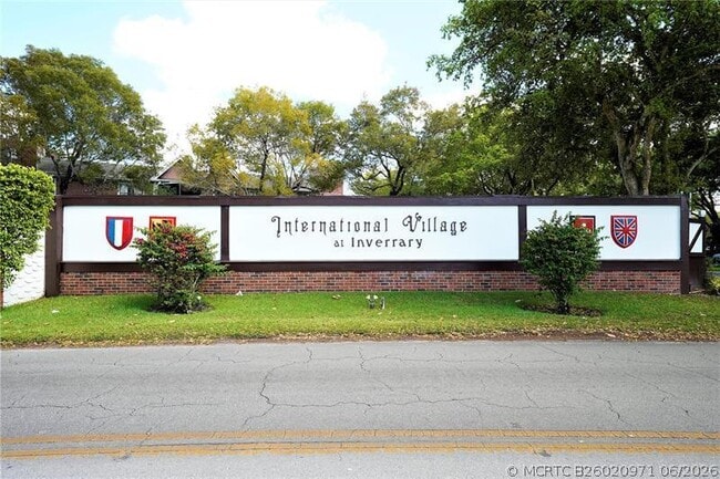 Building Photo - 3720 Inverrary Dr Unit 2i