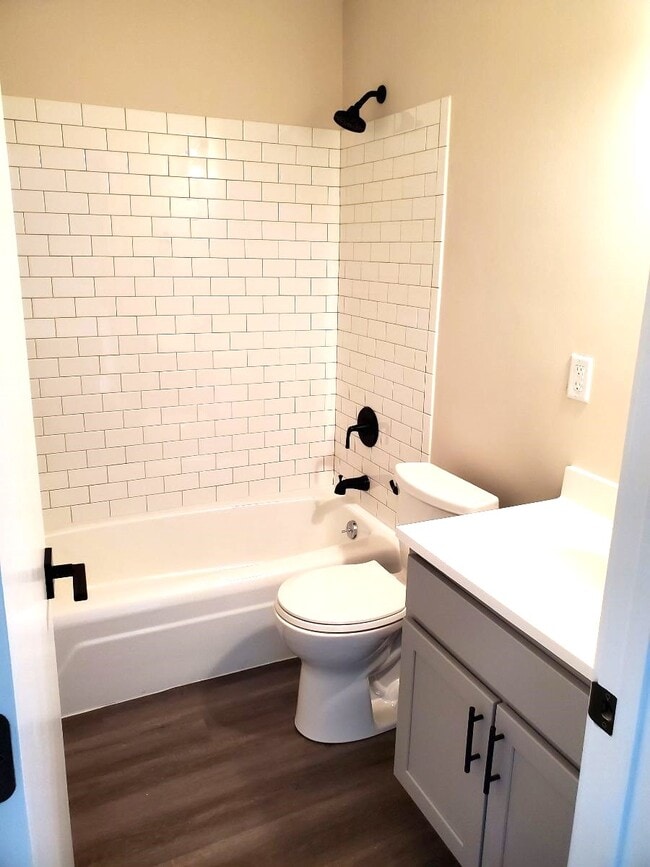 Photo - Dolphin Square Apartments