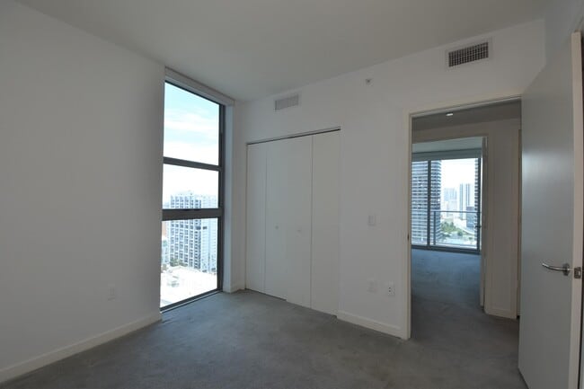 Building Photo - 1100 S Miami Ave Unit 2207