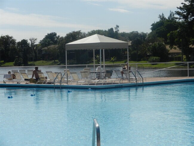 Photo - 3670 Inverrary Dr Unit 3B