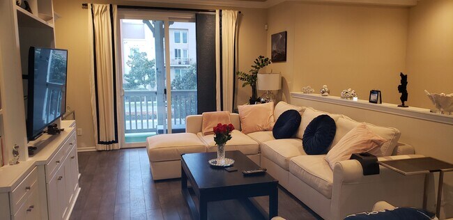 1870 Victoria Ave