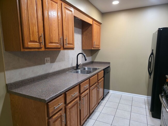 Photo - 1665 Coach Dr Unit 204