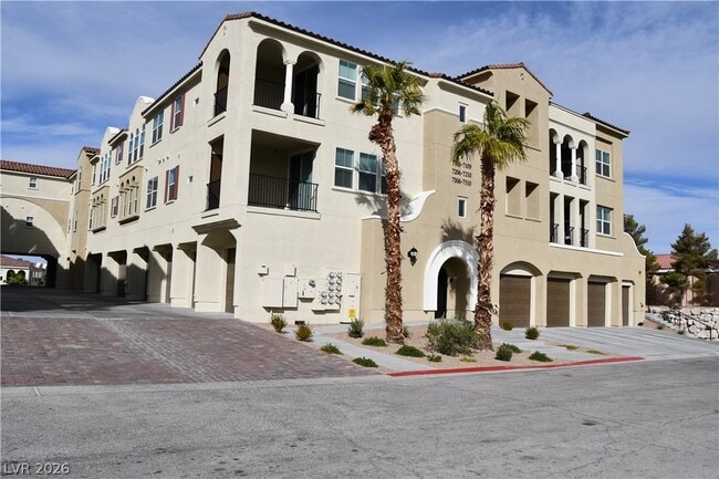 Building Photo - 2555 Hampton Rd Unit 7109