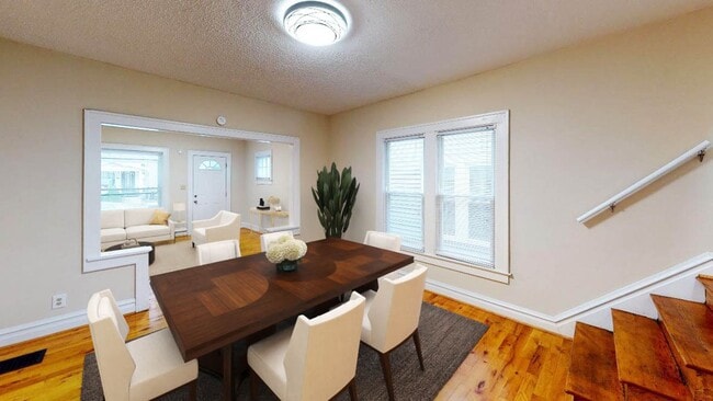 Building Photo - 3 BEDROOMS, 1 FULL BATHROOM + 3 FREE OFF-S... Rental