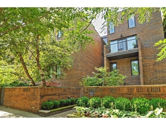 Building Photo - 1340 N La Salle Dr Unit 411