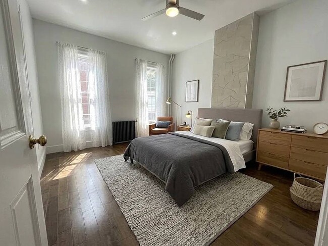 1639 DeKalb Ave Unit Extra Large