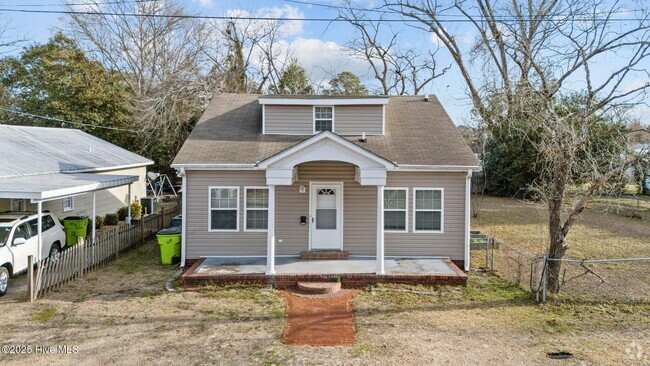 Building Photo - 1810 Greensboro St Rental