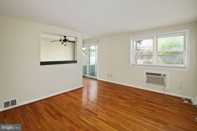 Building Photo - 3400 Ashfield Ln Unit 1 Rental