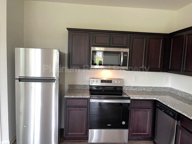 Photo - 202 Grand Central Wy