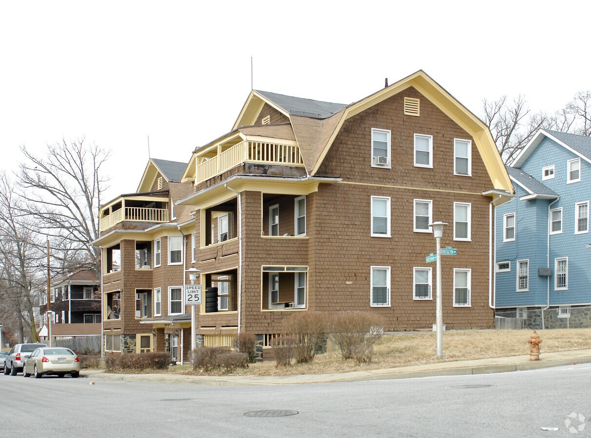Roslyn Apartments - Roslyn Apartments