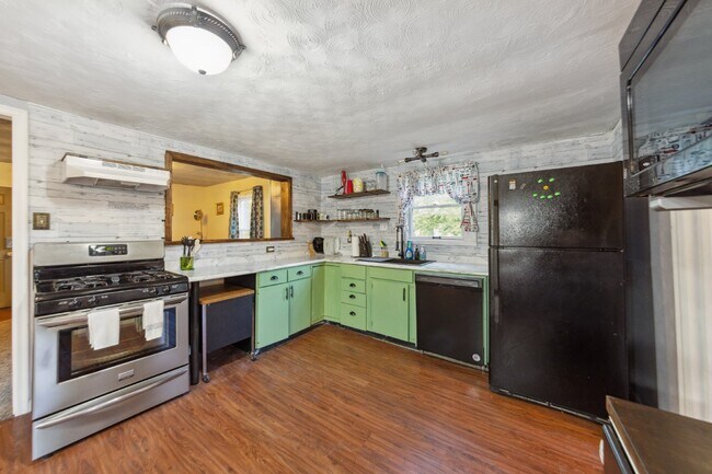 Photo - Charming, Fully Finished, 2 Bedroom Home w...