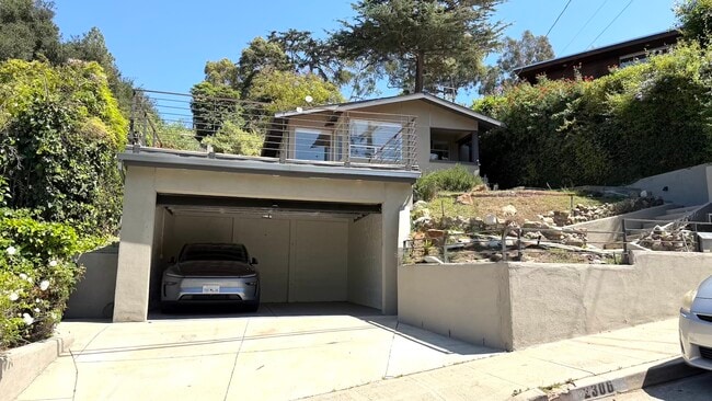 Photo - 2306 Teviot St