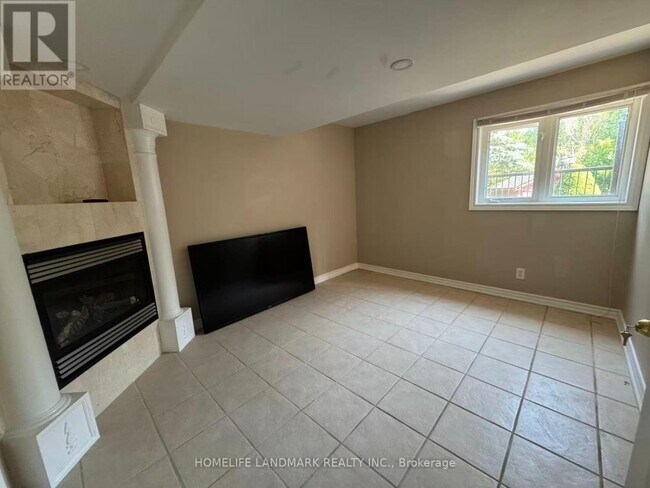Photo - 77 Greenbank Dr