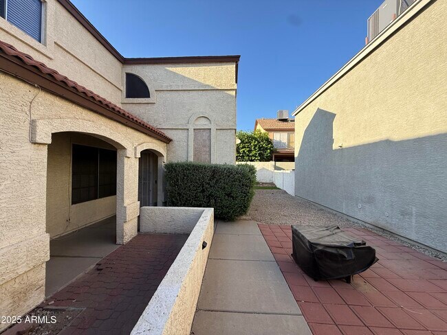 Photo - 422 E Wescott Dr