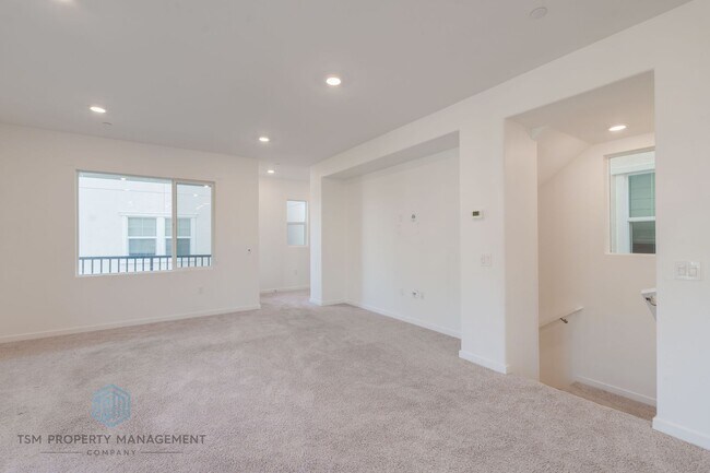 Photo - 4 Bed 3.5 Bath Detached House in South El Monte!