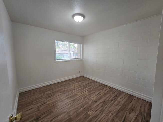 807 NE Alameda Ave