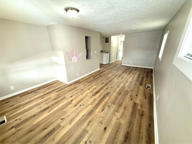 Photo - Warm and Welcoming 3 Bedroom 2 Bath Bungalow in a prime location!!!