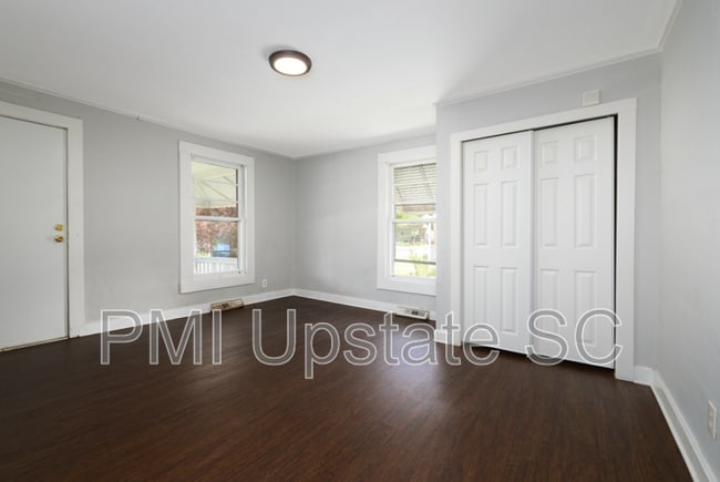 Photo - 213 A St