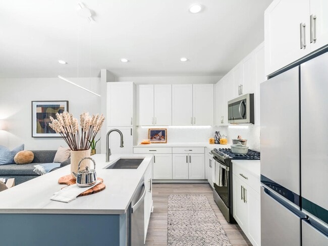 Our gourmet kitchens feature stunning quartz countertops, custom cabinetry with under-cabinet lighting, and sleek pulls—perfect for your culinary adventures. Discover your dream kitchen in the heart of Houston today!