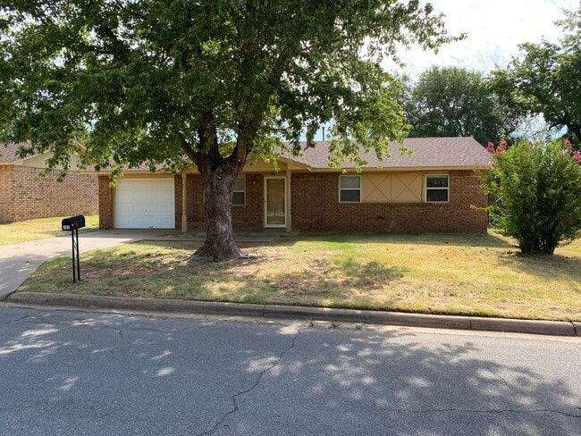 Exterior - 702 N Elm St
