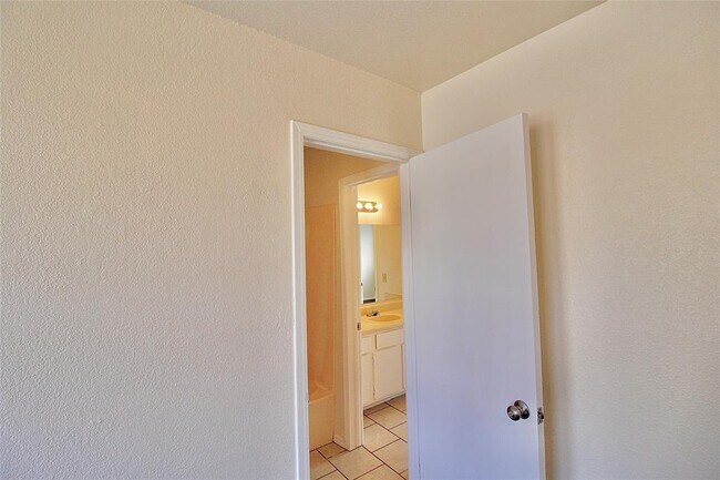 Photo - 2336 Heatherfield Ln