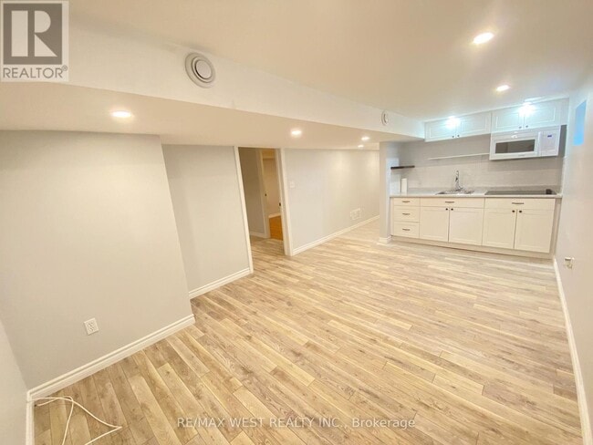 Photo - 20 Britannia Ave