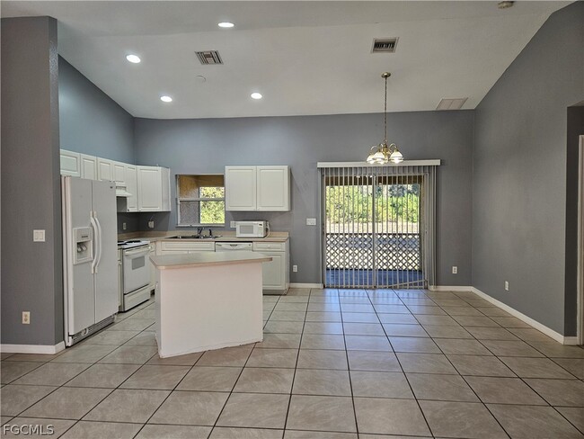 Photo - 133 Theodore Vail St E