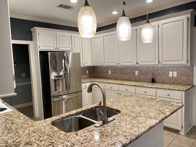 Photo - 627 Hampshire Dr