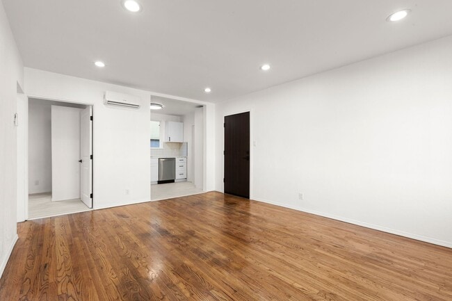 Photo - BEAUTIFUL 2 BED - IN HIGHLAND PARK