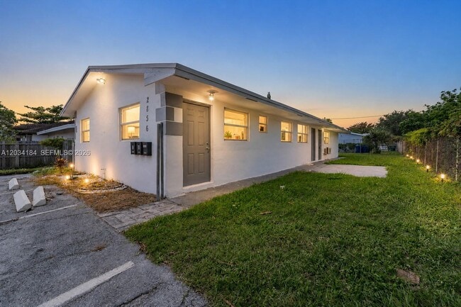 Building Photo - 2856 NW 14th St Unit 2