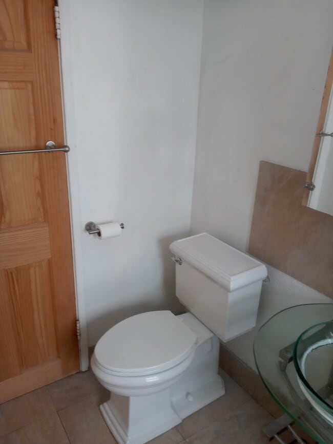 Photo - 2023 Cloverfield Blvd Unit F