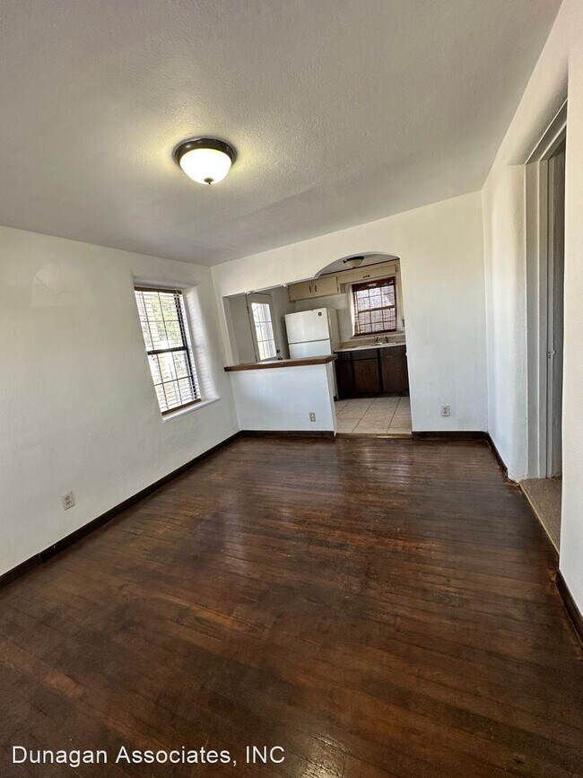 Photo - 1 br, 1 bath House - 402 1/2 S. Lake St.